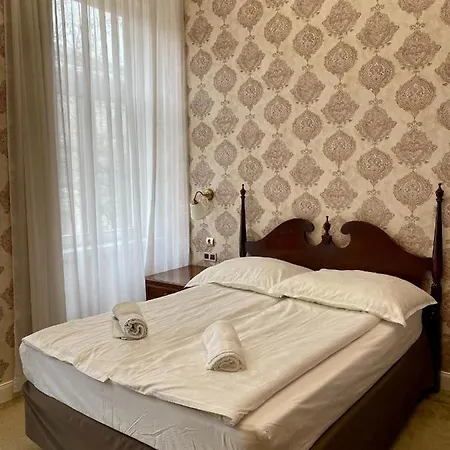 Opera 16 Budapest בודפשט